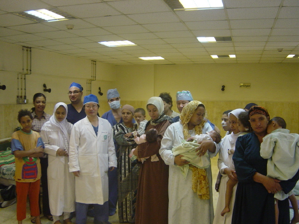 이집트 진료봉사(2003) - 의료진모습